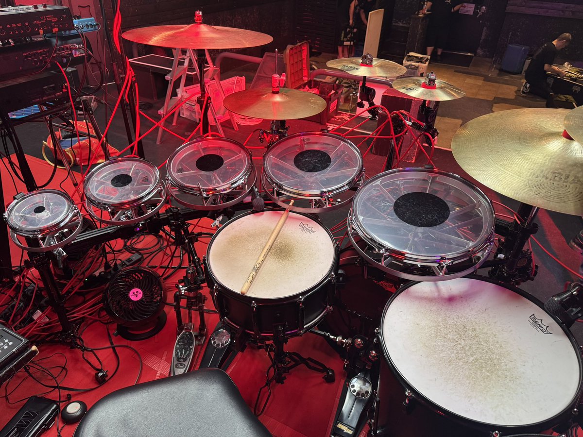 sakurazawa's tweet photo. 本日
Rayflower (@RayflowerSTAFF )
7年振りの島根•松江公演
IKUO(@IKUObass190 )さんの誕生日

本日島根•松江血管 https://t.co/OXQt6p73kI