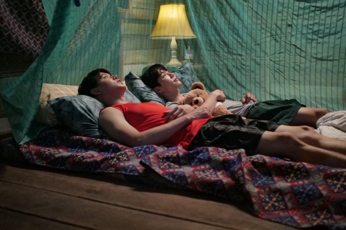 TheoryofYinWar's tweet photo. EPISODE 03 มาถึงจุดนี้ละดิ นอนข้างกันละยิ้มอะ 

#ที่รักสารวัตรเธียร์
#PoliceInLove
#YinWar #หยิ่นวอร์ https://t.co/01D1mTxjk1