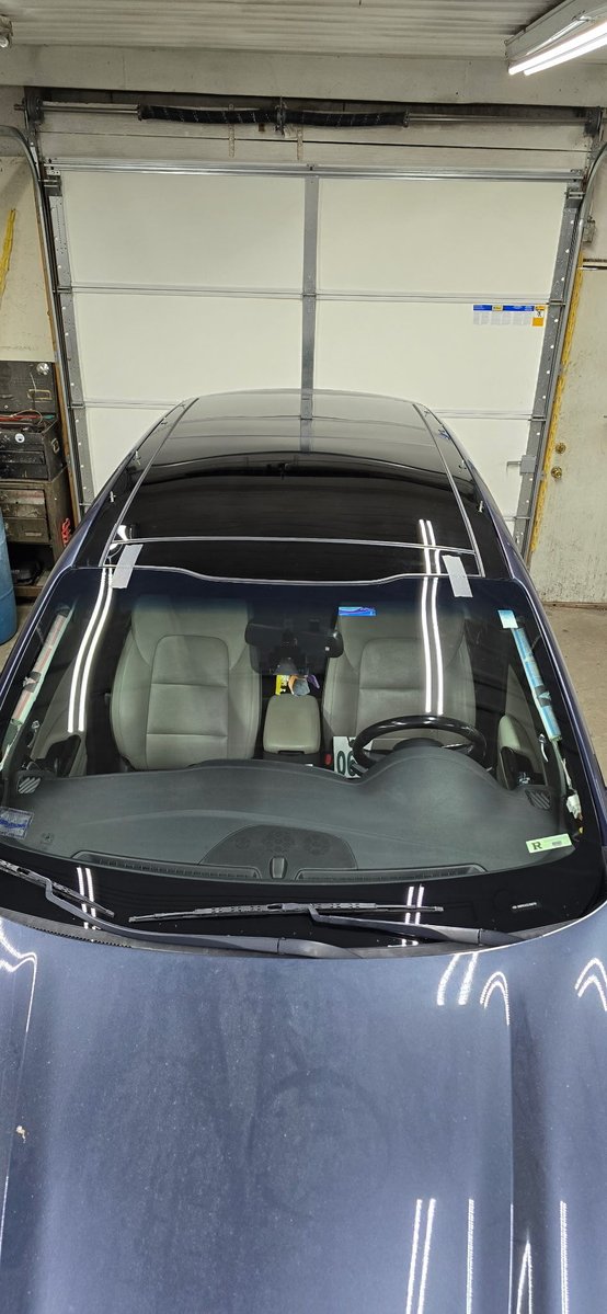GetMyGlass's tweet photo. New windshield going in our customers Kia.  #autoglass #mirror #precisionglass #upholstery #commercialglass #customshower #windows #windowtinting #battlecreek #kalamazoo #fortwayne https://t.co/V5fkkRSm2t