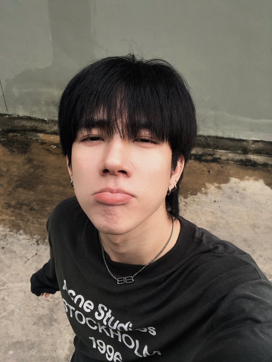 FThanatsarun's tweet photo. หนุ่มตี๋คนนี้ เป็นของเธอนะ 🖤
#frankthanatsaran https://t.co/MwwUoMcN8S