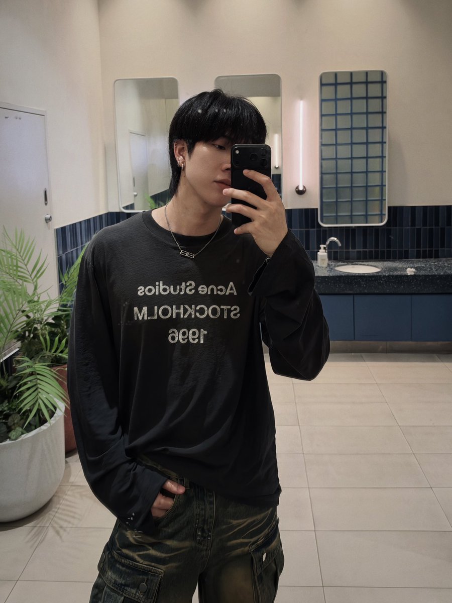 FThanatsarun's tweet photo. หนุ่มตี๋คนนี้ เป็นของเธอนะ 🖤
#frankthanatsaran https://t.co/MwwUoMcN8S
