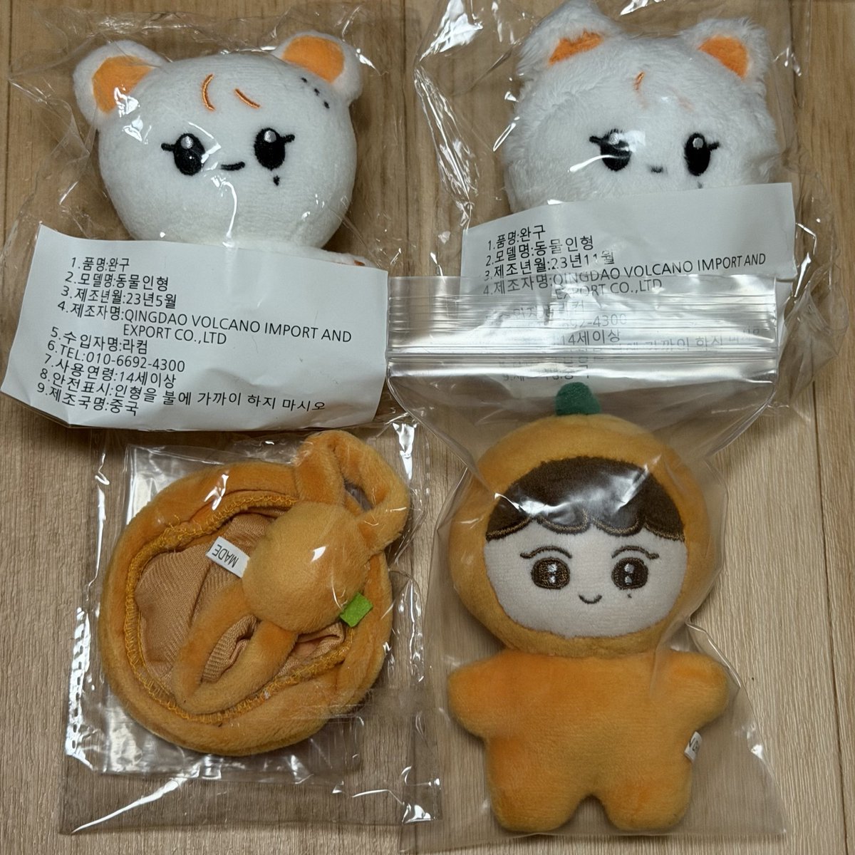 uru___0912's tweet photo. ペン卒をします。
約１年半程ずっと追ってなくて、どうしようか悩んでたんですが、ずっと暗い中にこの子達を置いてるのもモヤモヤしてて、
そのため、スングァンのグッズ、トレカ（SEVENTEEN）を手放そうと思います。
そこで、このグッズの中で買取りたい方いらっしゃいませんか、、、？ https://t.co/c4WoDMPKuQ