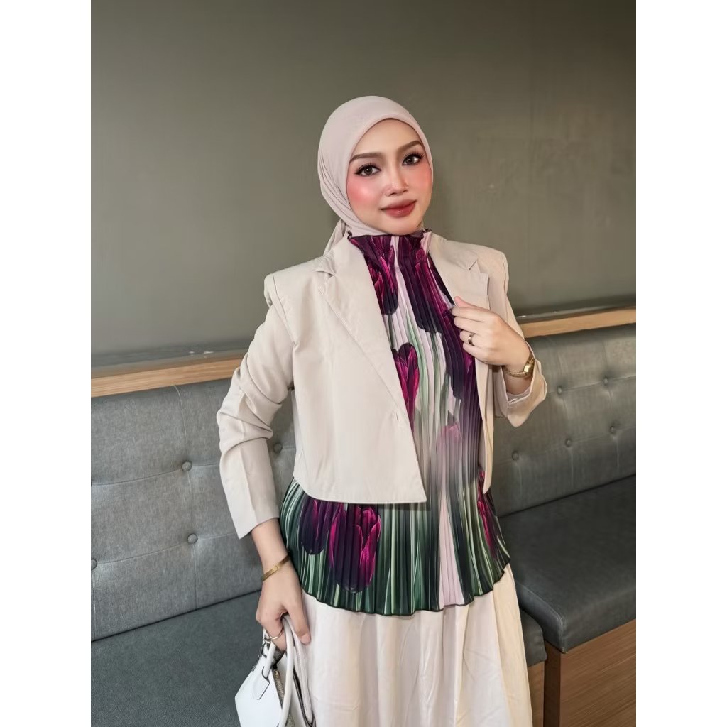 Maudynakkfe's tweet photo. Mantep banget pakai inner plisket kayak gini ternyata 😭🫶 
Cocok banget buat outfit layering like this 🫶 
Cuakep polll https://t.co/Bb3pashO6j