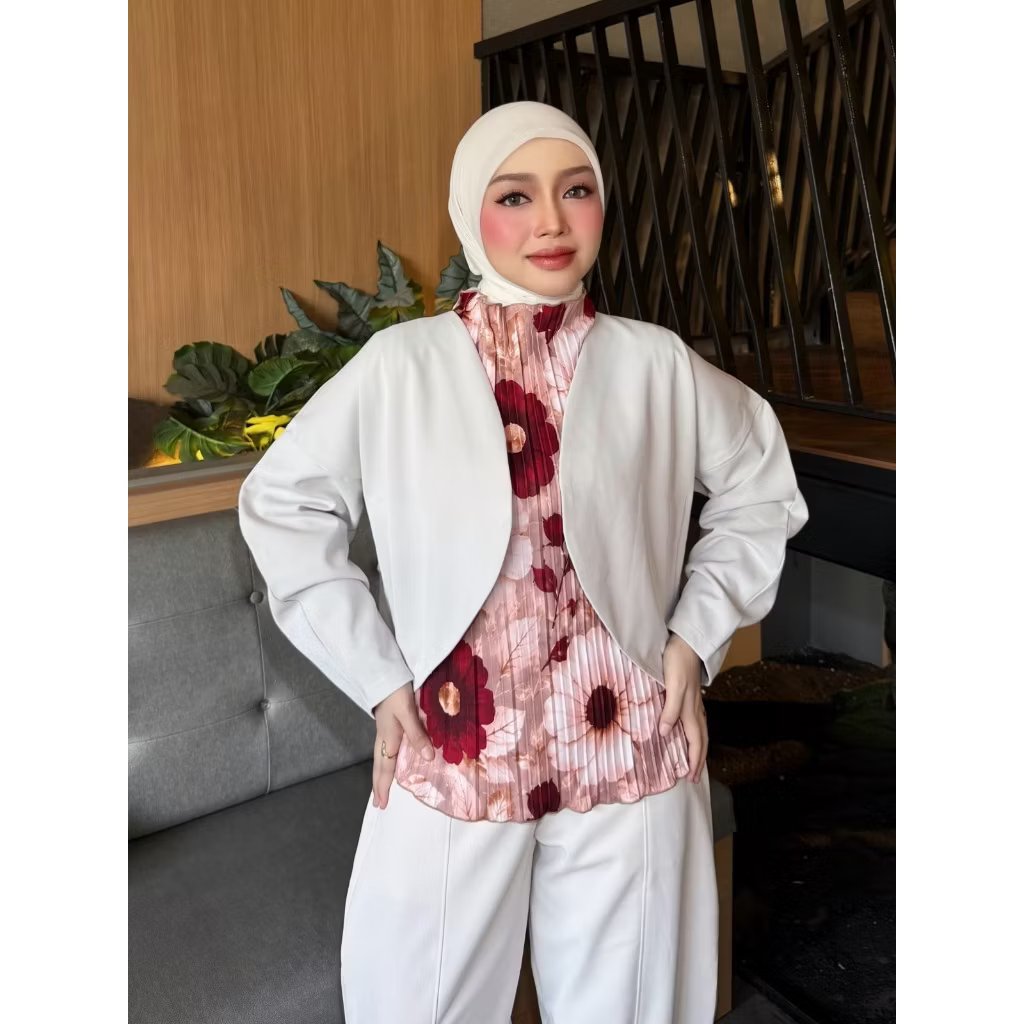 Maudynakkfe's tweet photo. Mantep banget pakai inner plisket kayak gini ternyata 😭🫶 
Cocok banget buat outfit layering like this 🫶 
Cuakep polll https://t.co/Bb3pashO6j