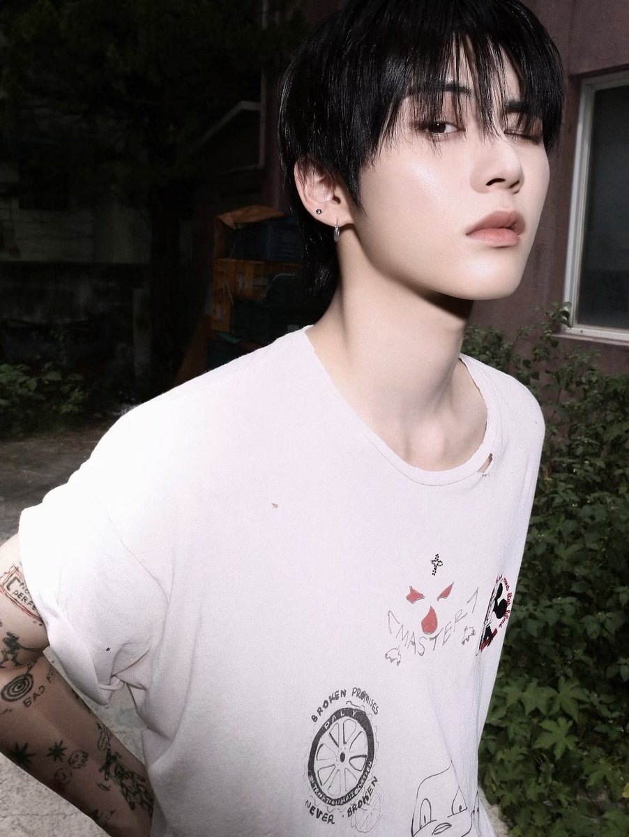 envkf2_'s tweet photo. 아 미친….. https://t.co/pOWaLEefHY