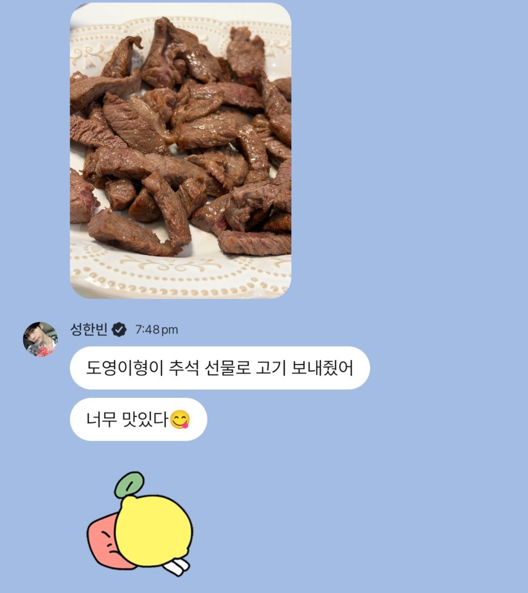 truebluemooon's tweet photo. ความฮันบินอะ 5555555 ฮีเมนแจฮยอนแต่ก็สนิทกับโดยองใช่มะ ตอนมาพูดถึงแจฮยอนใช้รุ่นพี่แจฮยอนทุกรอบ วันนี้พูดถึงโดยองพิมพ์ว่าโดยองงี่ฮยอง คือยังคงเขินแจฮยอนอยู่ปะส่วนกับโดยองน่าจะติดต่อกันบ่อยๆจนโดยองเลี้ยงเป็นน้องอีกคนนึงไปละ 

โดยองส่งเซ็ตเนื้อให้คนสนิทในวันชูซอกเยอะมากกกกกก https://t.co/rjsoYJs6UF