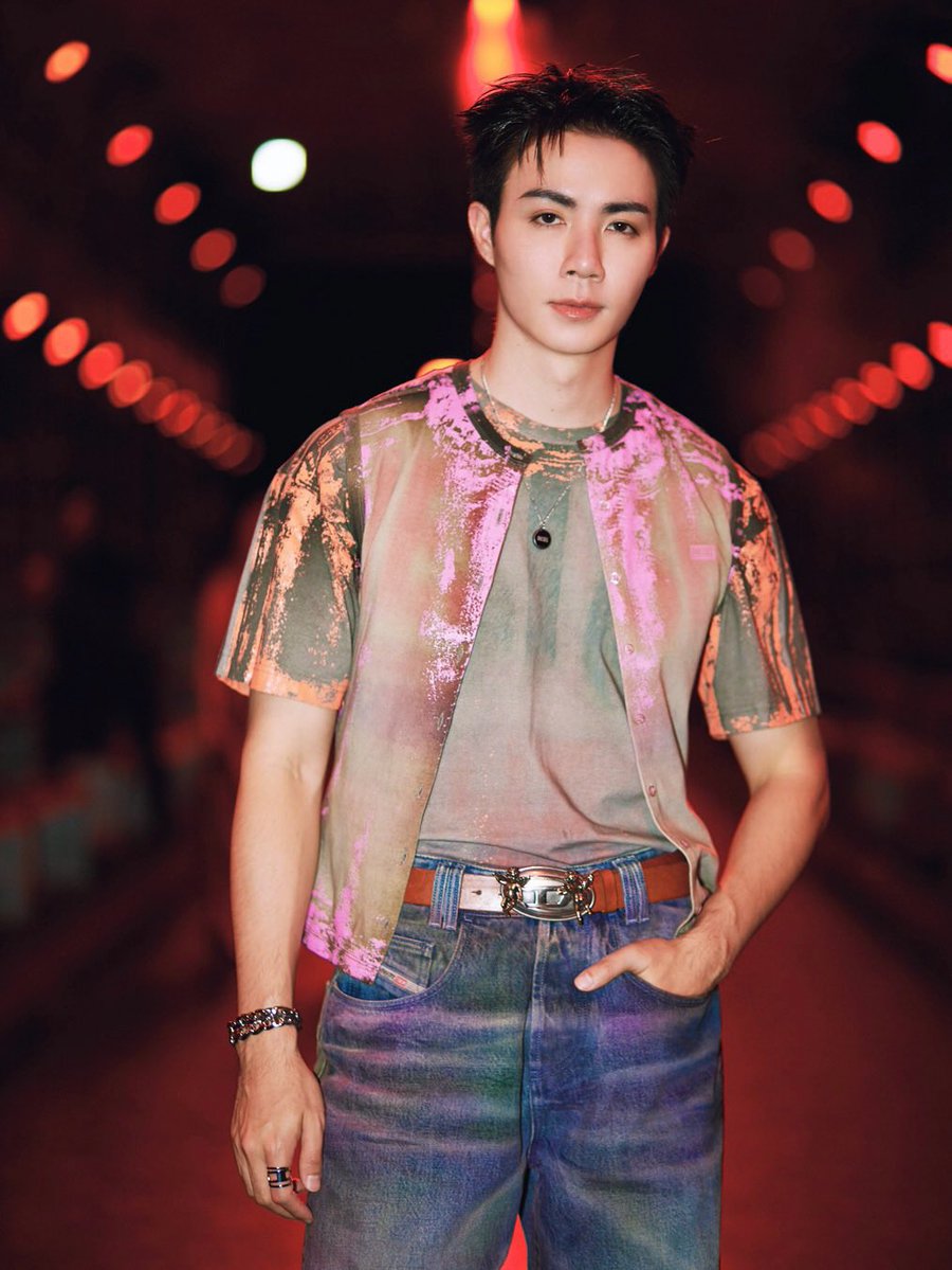 MEWJAExZEEPRUK's tweet photo. ใครมีรูปเท่าไหร่ปล่อยมาให้หมด ยิ่งปล่อยยิ่งหล่อ 😍

ZEE PRUK MFW 2027
#DIESELxZEEPRUK 
#DieselSS27
#ForSuccessfulLiving

@DIESEL #DIESEL
@zee_pruk #ZeePruk https://t.co/2HRZNuFal0