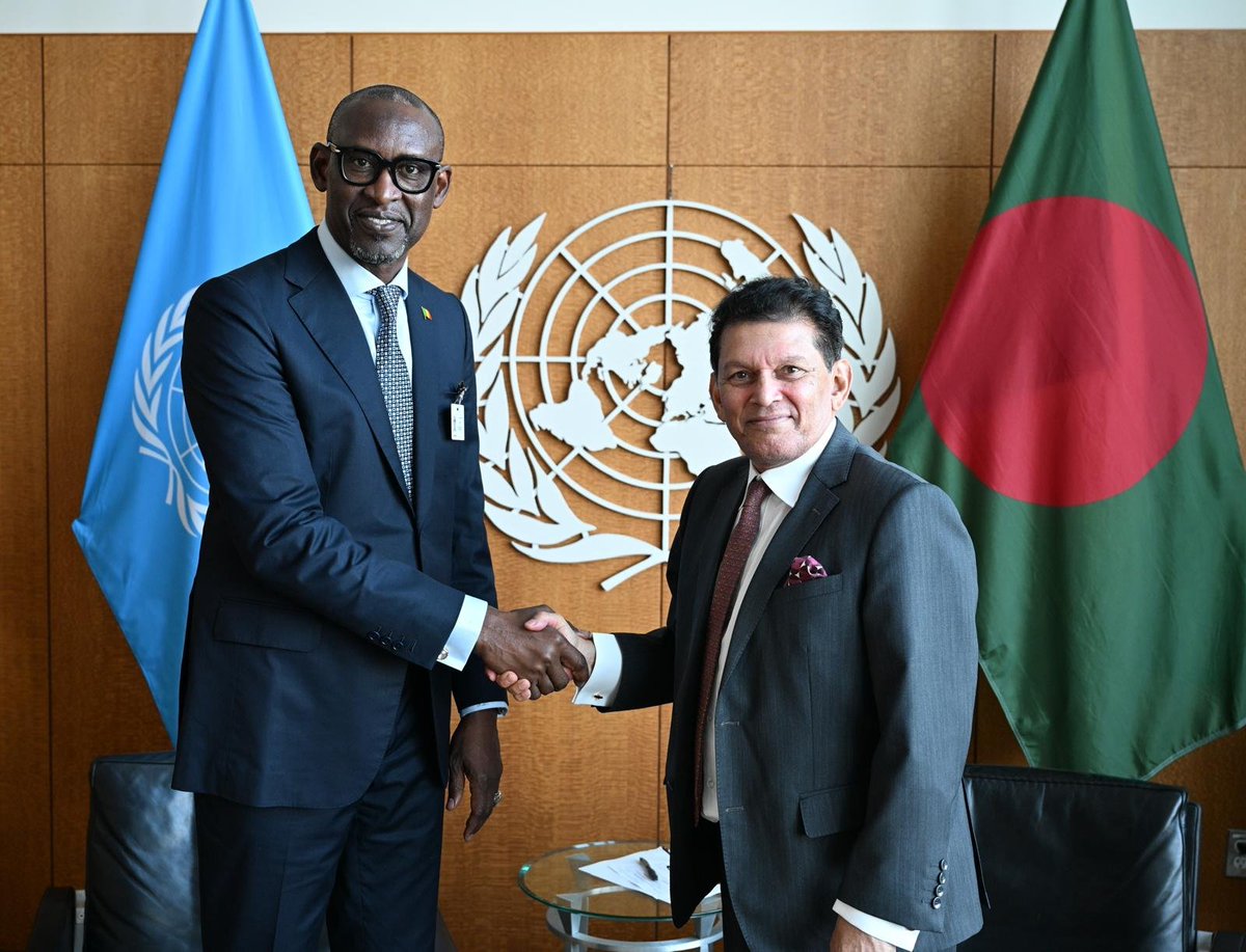 MaliMaeci's tweet photo. Au plan multilatéral, Son Excellence Monsieur Abdoulaye DIOP, Ministre des Affaires étrangères et de la Coopération internationale a rencontré, le mercredi 23 septembre 2026, le Directeur exécutif par intérim du Programme Alimentaire Mondial (PAM), le Secrétaire général adjoint du Service Extérieur de l’Union Européenne et le Président de la 81ème session de l'Assemblée générale des Nations Unies.

Les échanges ont porté sur des questions d’intérêt commun, y compris le dialogue constructif visant le renforcement de la coopération dans les domaines prioritaires, les dynamiques sous régionales, marquées par des défis et enjeux terroristes, l’assistance humanitaire en appui aux efforts du Gouvernement et le partenariat respectueux des principes de gouvernance du Mali.

Bureau de l’Information et de la Presse/MAECI.