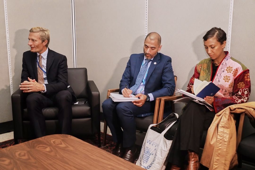 MaliMaeci's tweet photo. Au plan multilatéral, Son Excellence Monsieur Abdoulaye DIOP, Ministre des Affaires étrangères et de la Coopération internationale a rencontré, le mercredi 23 septembre 2026, le Directeur exécutif par intérim du Programme Alimentaire Mondial (PAM), le Secrétaire général adjoint du Service Extérieur de l’Union Européenne et le Président de la 81ème session de l'Assemblée générale des Nations Unies.

Les échanges ont porté sur des questions d’intérêt commun, y compris le dialogue constructif visant le renforcement de la coopération dans les domaines prioritaires, les dynamiques sous régionales, marquées par des défis et enjeux terroristes, l’assistance humanitaire en appui aux efforts du Gouvernement et le partenariat respectueux des principes de gouvernance du Mali.

Bureau de l’Information et de la Presse/MAECI.