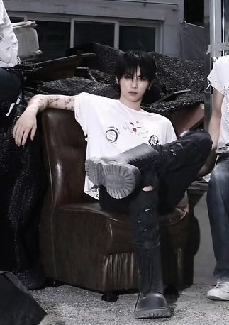 envkf2_'s tweet photo. 타투 너무 색다르다.. https://t.co/isVtMt7vSI