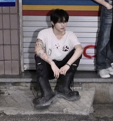 envkf2_'s tweet photo. 타투 너무 색다르다.. https://t.co/isVtMt7vSI
