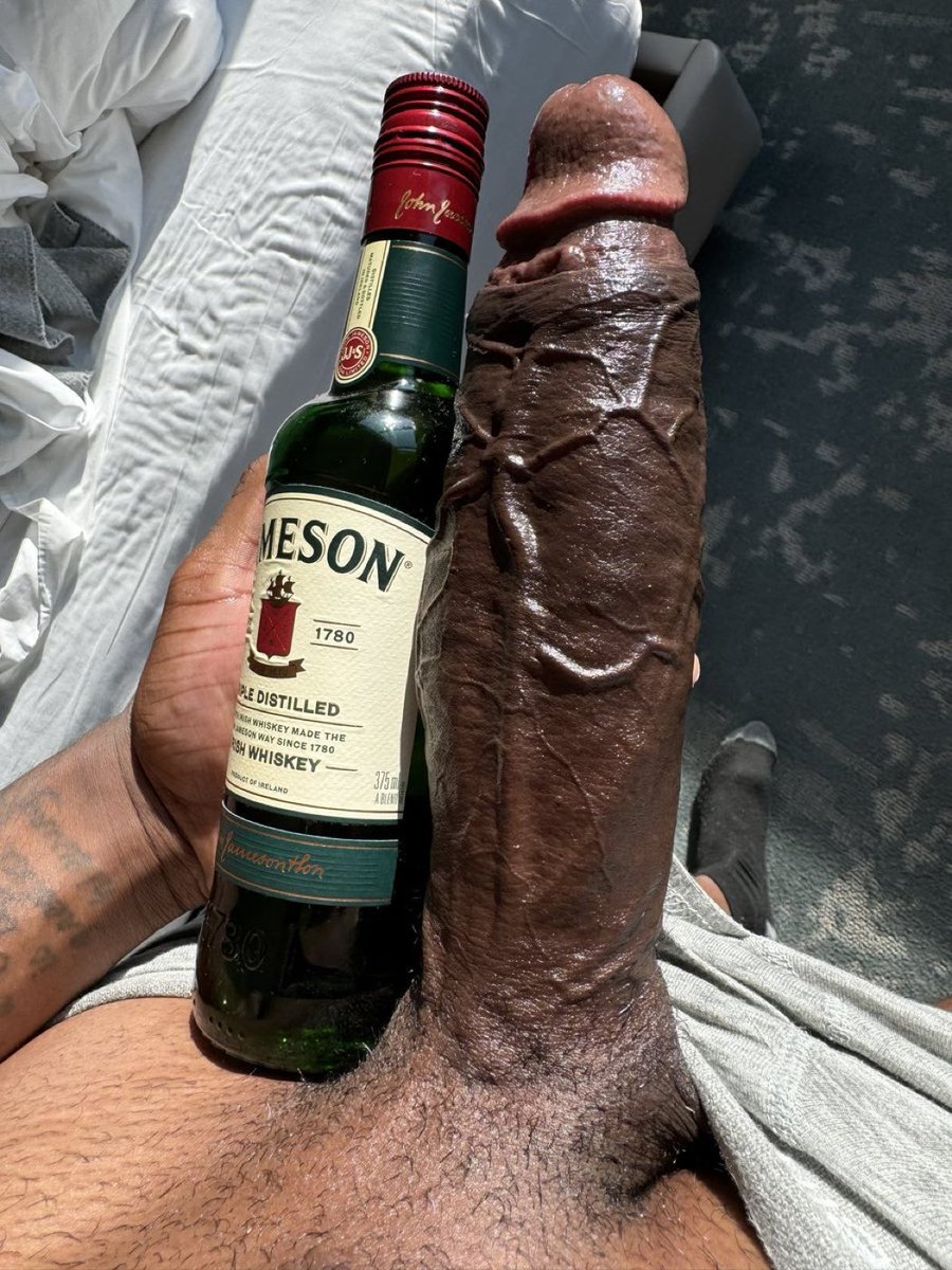 gn1_king's tweet photo. Who’s gonna drink some #JAMESON with daddy 😏?? https://t.co/ueTp7wQVsS