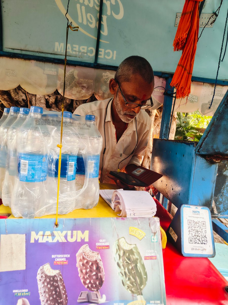 msasrp's tweet photo. @DelhiPolice @dtptraffic @fssai
This person is just looting the common people, 10₹ icecream he is selling for 30₹, he has erased the MRP on every product kindly check.
Location: Rastrapati bhawan Gate 38 https://t.co/EzEQZjLgnj