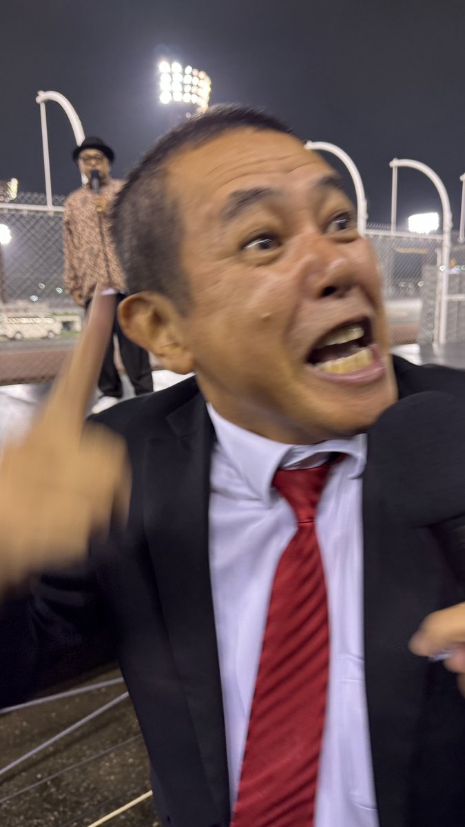 boasorte25's tweet photo. 9/23(水祝) 伊勢崎オートレース
特別ＧⅠ共同通信社杯プレミアムカップ
トークショー

バイク芸人　ノッチ （デンジャラス）
目の前での 全力 YES WE CAN！

※動画撮影NGだったので静止画コマ送りでご覧ください
最前列でトークショー待ってた甲斐があったわー😆
オバマ大統領 めっちゃ輝いてた✨笑 https://t.co/5WVJbxvcuX