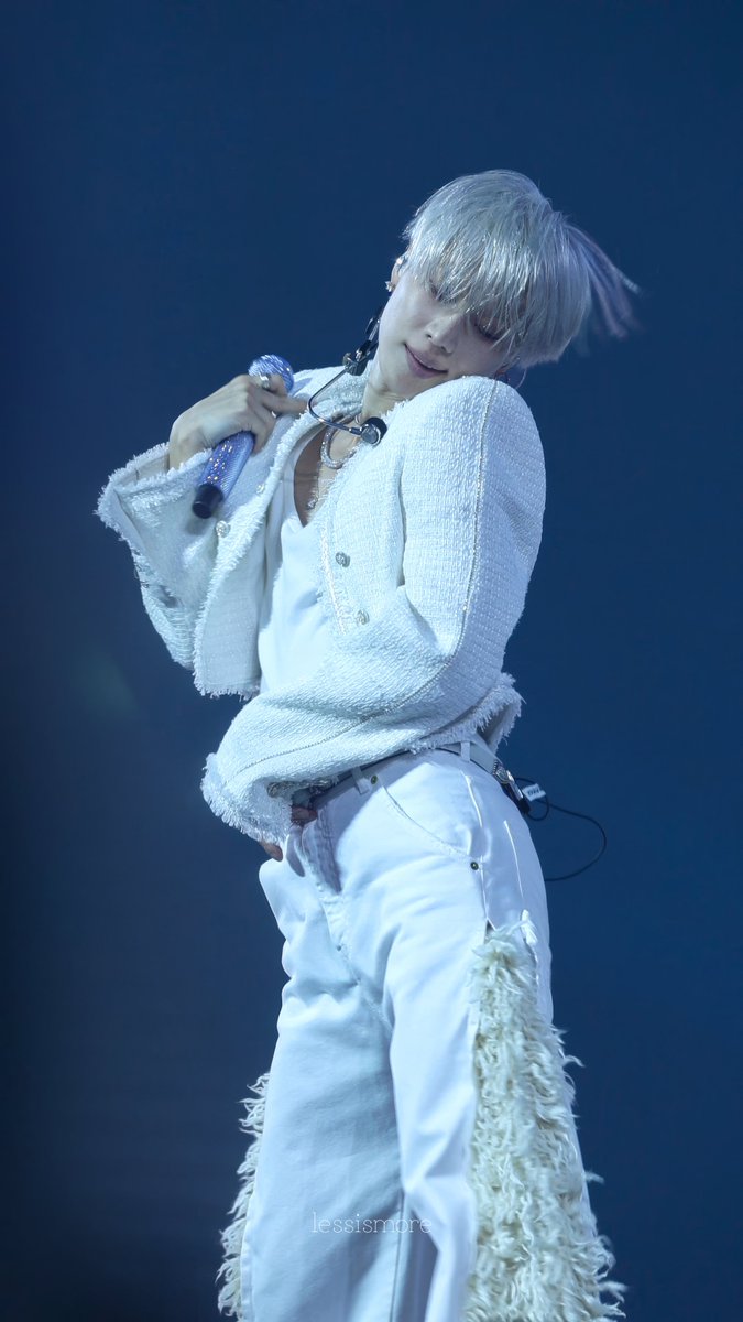 lessismore718's tweet photo. 260918 <LiMiNaL> in SEOUL

Ain't Sober No

#태민 #TAEMIN #テミン #泰民 
#TAEMIN_LiMiNaL #TAEMINWORLDTOUR https://t.co/5GGXu1TPKT