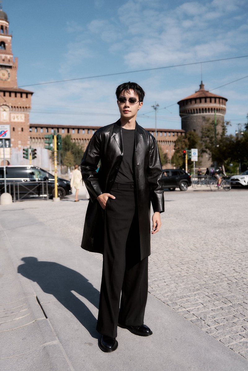 zee_pruk's tweet photo. Pure lines. Strong identity. @jilsander 

ZEE PRUK MFW 2027
#JILSANDERxZEEPRUK
#JILSANDER
#ZeePruk https://t.co/AqzvcZ8Tlg