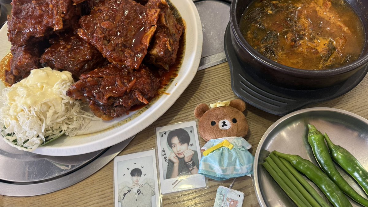 I10V4you's tweet photo. 해피연휴시작 ㅋㅋ https://t.co/Rr1CiKnIWw