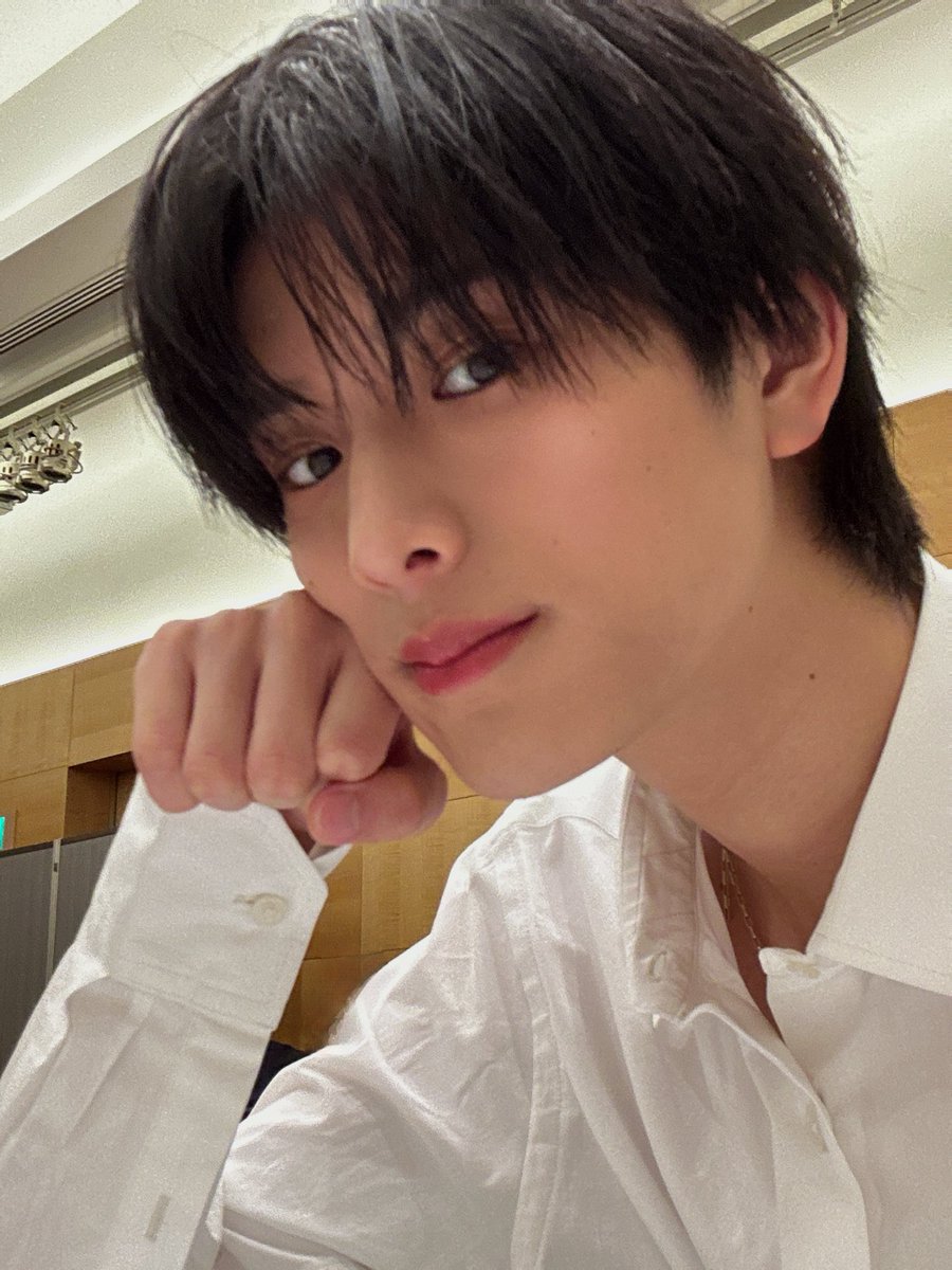 2OO5O4I3's tweet photo. 温世くんの前髪アリ見ると息するの忘れるんだよね。普通に。 https://t.co/IewJfymdBb