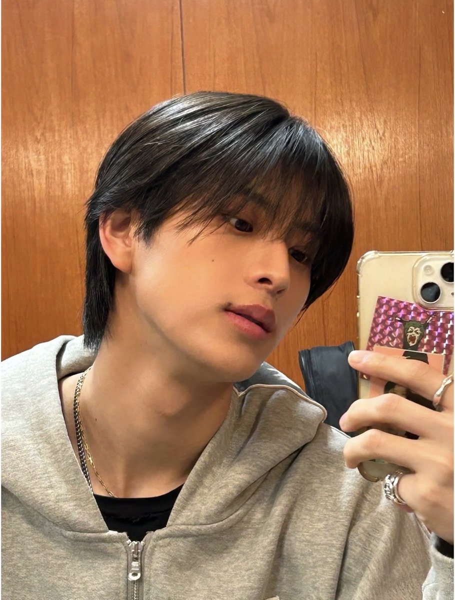 2OO5O4I3's tweet photo. 温世くんの前髪アリ見ると息するの忘れるんだよね。普通に。 https://t.co/IewJfymdBb