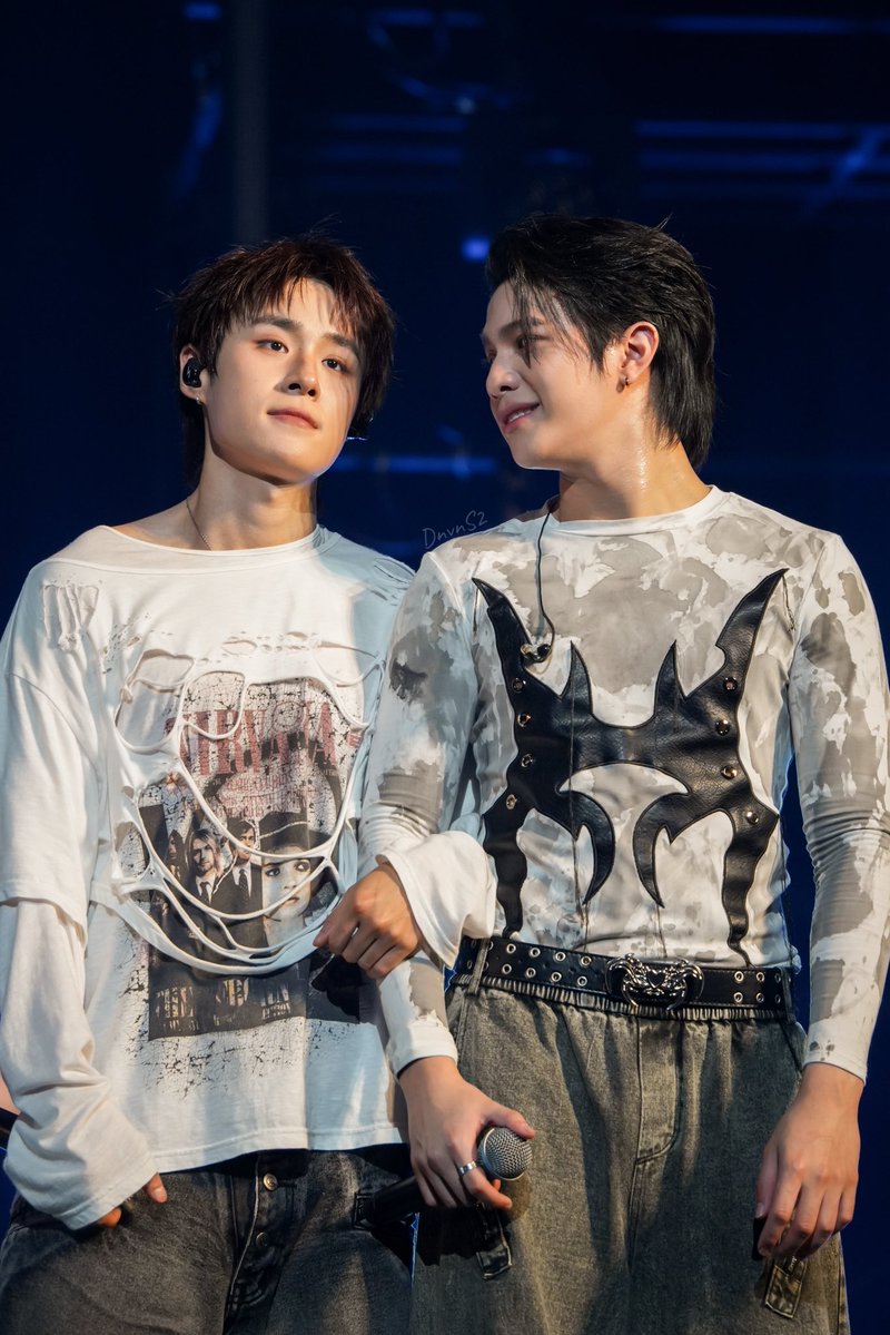 DnvnS2's tweet photo. 210926 🐺🥜🎸
#LYKNDuskAndDawnWorldTour2026
#LYKNDuskAndDawnxOsaka

#LYKN  #nnutdan #williamjkp https://t.co/PMlVMafVWf