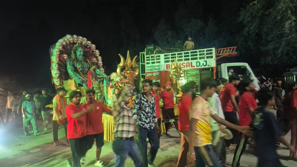 Chacha_h_na's tweet photo. @CPCB_OFFICIAL  @CMODelhi  और अन्य सरकारी एजेंसियों को यह सोचना होगा की मूर्तियों का विसर्जन पीने योग्य पानी के अंदर ना हो क्योंकि इस पानी को@DelhiJalBoard दिल्ली के लोगों को पीने के लिए सप्लाई देता है । केमिकल कलर वह अन्य वजह से पानी अशुद्ध हो जाता है और कैंसर का कारण बनता है । https://t.co/KXSEkR51sS