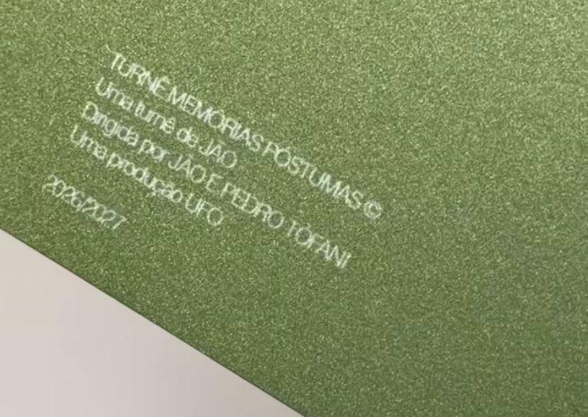 teamjao's tweet photo. Turnê Memórias Póstumas
Uma turnê de JÃO
Dirigida por JÃO E PEDRO TÓFANI
Uma produção UFO

2026/2027 👀 https://t.co/JCcVDMvILb