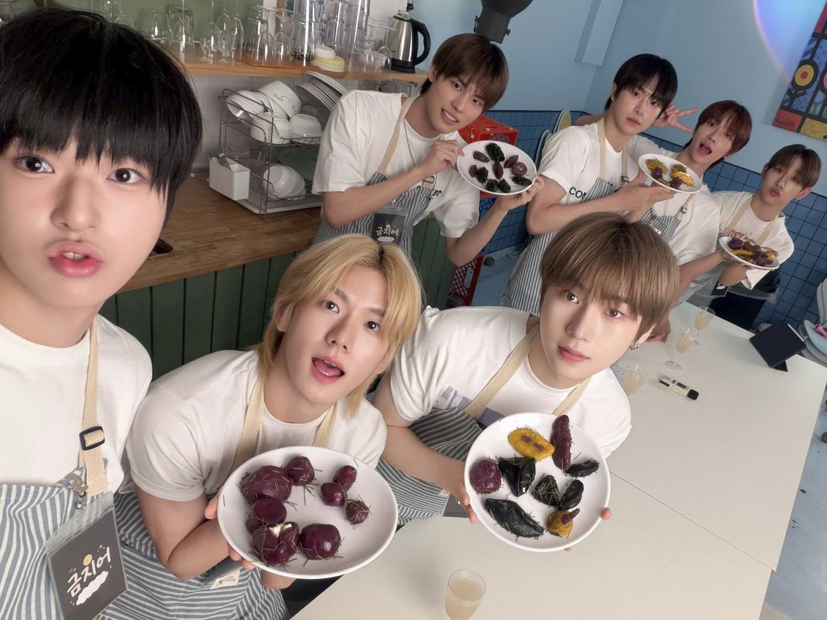 NewBeat_twt's tweet photo. [#김리우]

즐추즐추~~ 행복한 추석 보내용 뉴로들~~ https://t.co/7lEetjBYuN