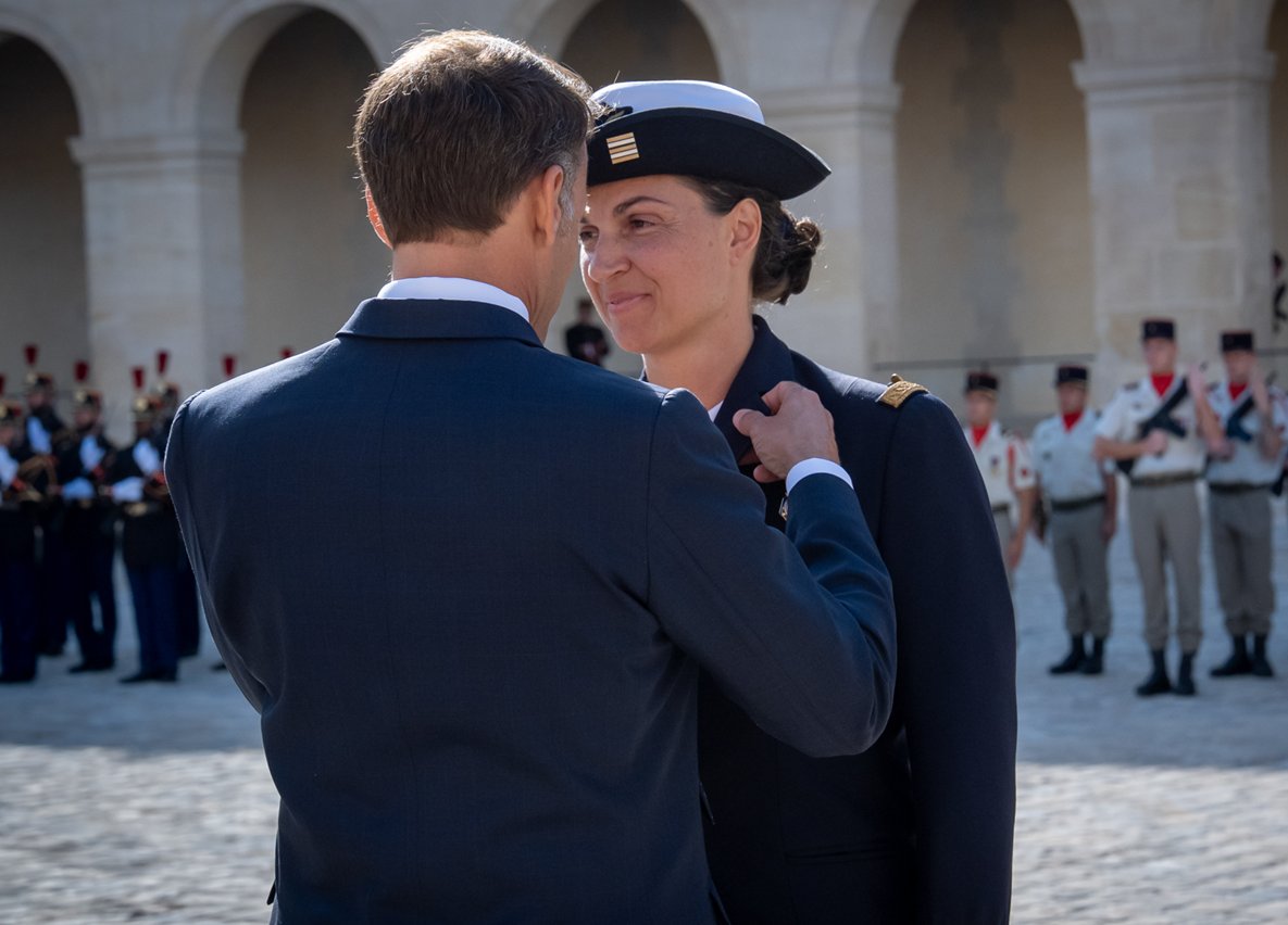 MdD_Prague's tweet photo. La Légion d'honneur pour notre Chargée de mission préférée. Toutes nos félicitations ! https://t.co/LTp6B9MING
