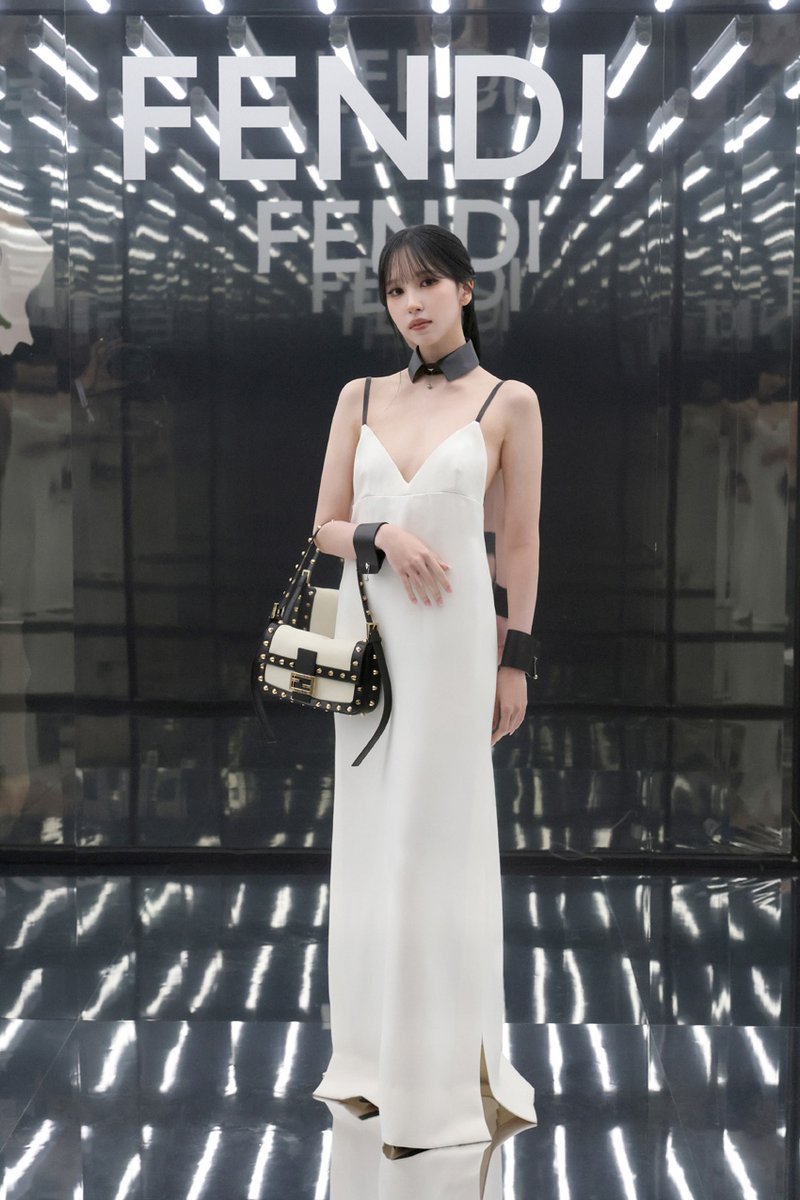 edgelinetokyo's tweet photo. MINA「FENDI Spring/Summer 2027 Show」に出席 https://t.co/Nfe6n5uo3e

#FENDI https://t.co/3Alue573k7