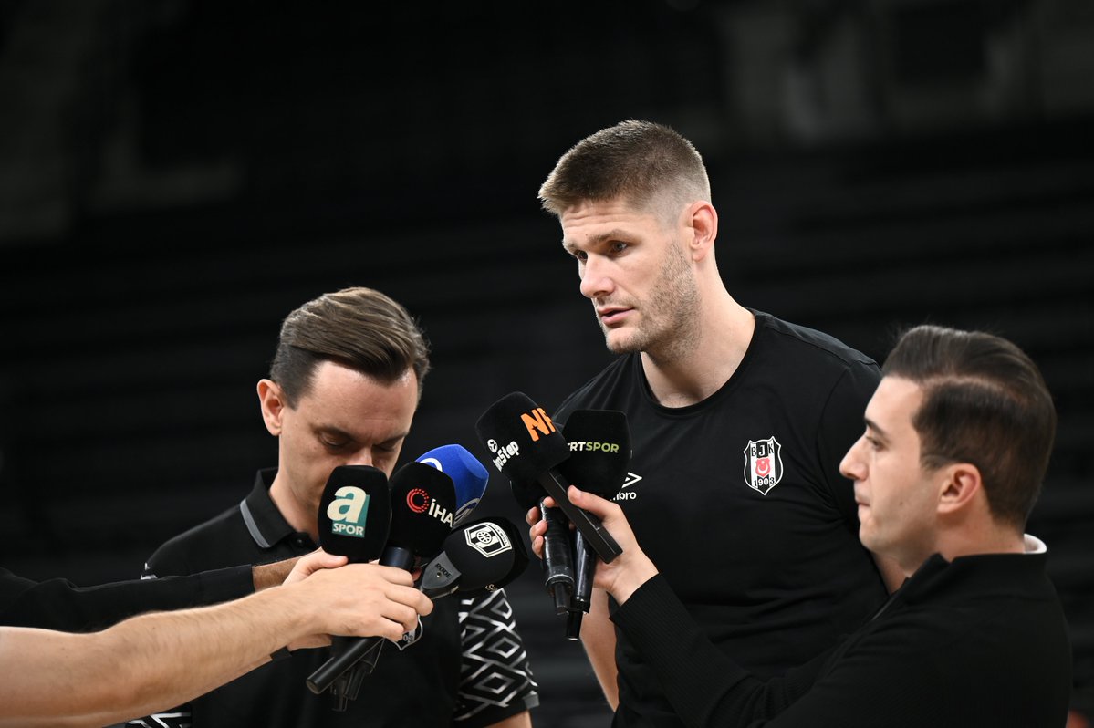 BJK_Basketbol's tweet photo. Başantrenörümüz Dusan Alimpijevic, Genel Menajerimiz Nedim Yücel ile Kaptanımız Conor Morgan’dan Açıklamalar

🔗 https://t.co/ss4kNP0CHn https://t.co/FB1rc90fPa