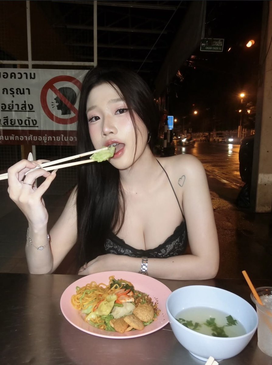 ValentineB7a4's tweet photo. 🌻 ไม่ต้องลงหลายชิ้นก็ยังได้ลุคผิวดูสดใส
เนื้อบาง ๆ เกลี่ยแล้วผิวดูเรียบและละมุนขึ้น✨🐱
เจออากาศร้อนหรือเหงื่อระหว่างวันยังคงลุคเบา💭
สัมผัสเบา ไม่หนา และไม่รู้สึกอึดอัดผิว💗🌼

🆔🩷ไอดีไลน์:   mymintx24

#รับงานระนอง รับงานระนอง🌊 https://t.co/JbewJ9j1Fv