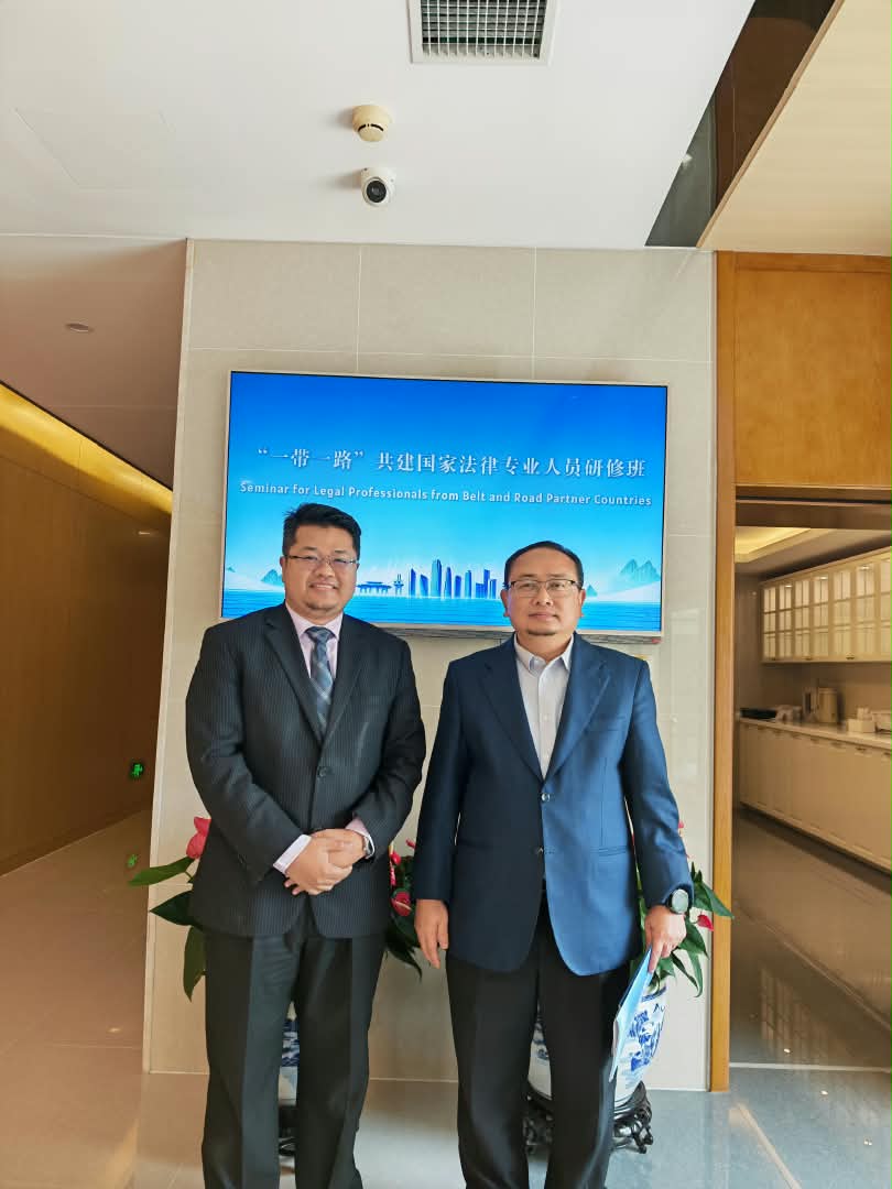 bheuu_jpm's tweet photo. LAWATAN KERJA DAN PENYERTAAN BHEUU DALAM SEMINAR PERUNDANGAN DI BEIJING
Pautan fb:https://t.co/fyjDZ9rRdk
#BHEUU
#JabatanPerdanaMenteri
#ReformasiUndangUndang
#KerjasamaAntarabangsa https://t.co/Gh75NFdWdx