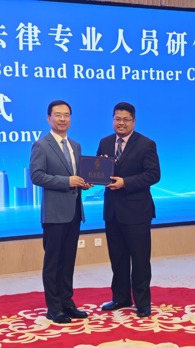 bheuu_jpm's tweet photo. LAWATAN KERJA DAN PENYERTAAN BHEUU DALAM SEMINAR PERUNDANGAN DI BEIJING
Pautan fb:https://t.co/fyjDZ9rRdk
#BHEUU
#JabatanPerdanaMenteri
#ReformasiUndangUndang
#KerjasamaAntarabangsa https://t.co/Gh75NFdWdx