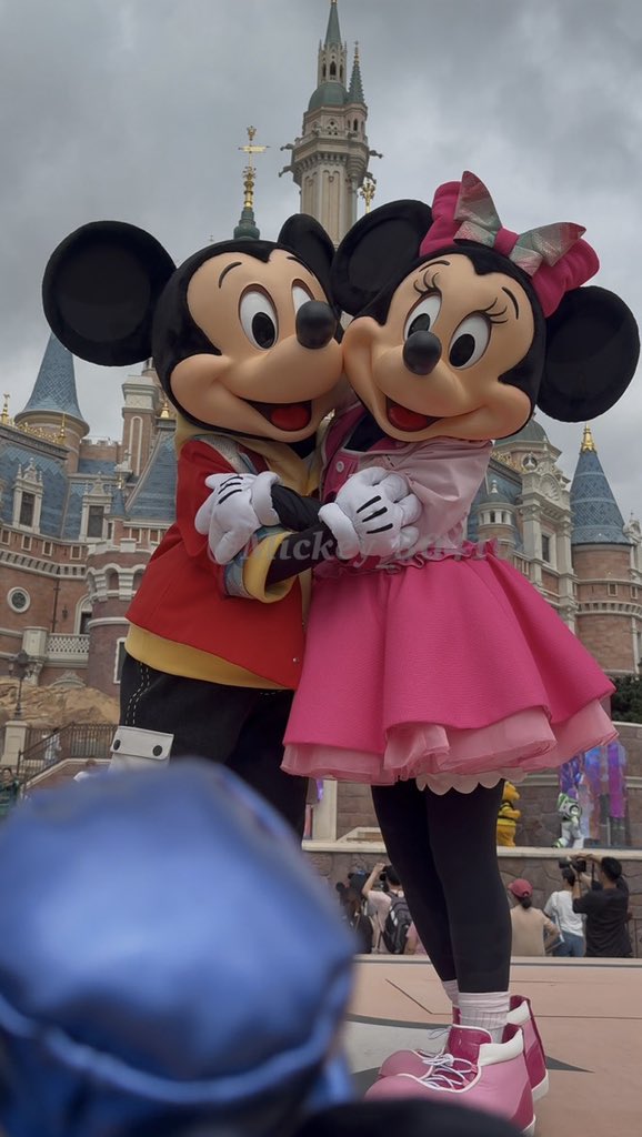 Mickey_304104's tweet photo. ミキミニも、気づいてくれたしハグしてて可愛かった🥹 https://t.co/nGNxnb6Va3