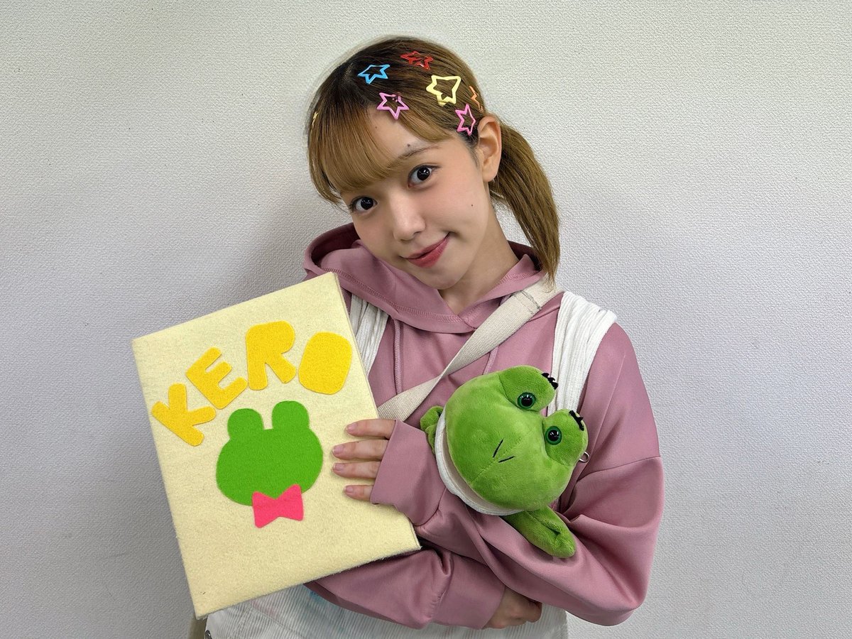 nana_hanasaki3's tweet photo. #魔法のマジアワ 
Ateam衣装付き通し終わり✌🏻⟡.·
改めてまた佐藤まほを演じることができて
とっても楽しいし幸せです🖍♡

トレーナー×オーバーオールが
佐藤まほスタイルですが
今回は何色着替えがあるでしょ~うか🌈.*
https://t.co/X2BHrbHtJV https://t.co/kR0pCljXQD