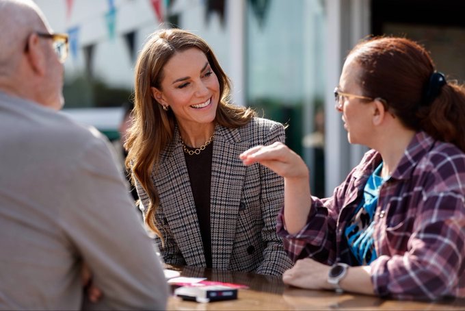 Canellelabelle's tweet photo. Oh she can wear brown and make it look so chic too🤩
   The Princess of Wales has visited addiction support charity The Forward Trust, in Southend today to mark this year’s Addiction Awareness Week, a cause close to her heart❤️
#PrincessofWales https://t.co/l2mevmZRxc