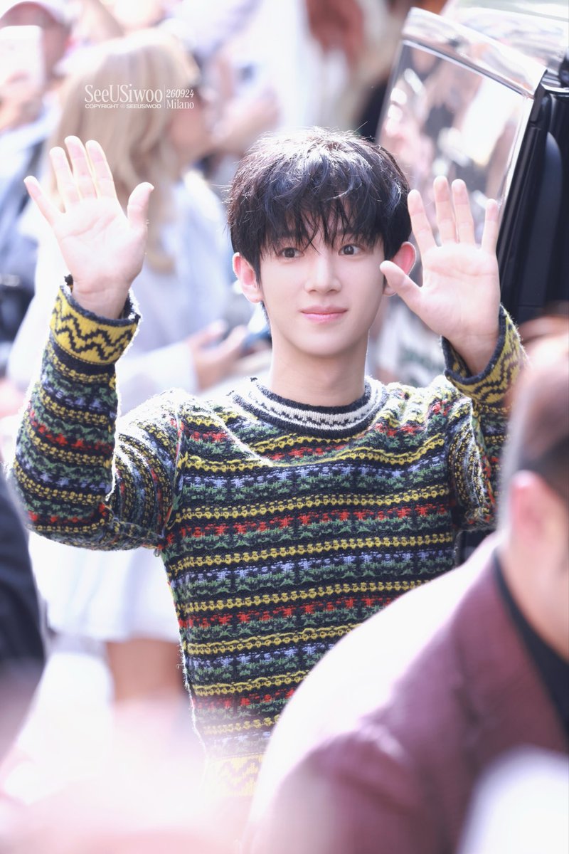 SeeUSiwoo_CNFC's tweet photo. -260924
-밀라노 패션위크 퇴근💜Marni
이번에도, 다음에도, 매번

PARK SIWOO AT MARNI MFWSS27
#PARKSIWOOxMARNI
#PARKSIWOOxMARNIFWSS27
#박시우 https://t.co/s1NFXc7qsv