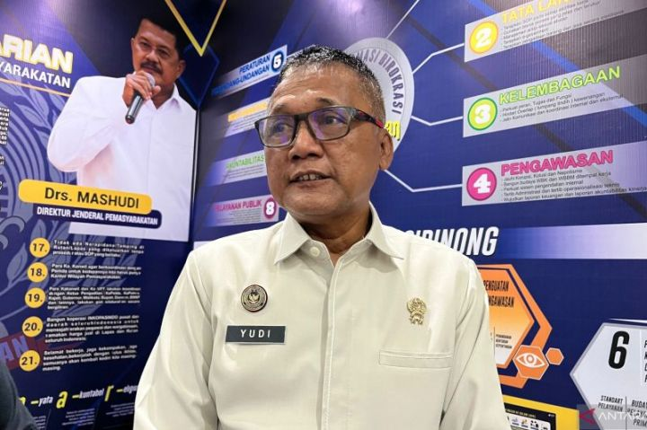 LambeSahamjja's tweet photo. ditjenpas jabar bilang ferdy sambo gak terindikasi nikmatin fasilitas mewah di lapas cibinong: 
- dia bilang tim udah dalemin 
- tapi hasilnya belum ngarah ke penggunaan fasilitas istimewa buat sambo
- sambo masih nempatin kamar di dalam blok lapas 
- sama kaya warga binaan lain gak ada kamar khusus