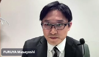 LtNOv4DPZHFXzjl's tweet photo. 欧州議会で法務省を代表して答弁した #古谷真良　法務省民事局参事官。御多分に漏れず裁判所の出向組。ただひたすら「『共同親責任法』では、人格尊重義務があります！」と、具体的な実効性と実態には一切触れず、同じ内容を4回も5回もオウムのごとく、感情の無いカタコト英語の棒読みを繰り返すだけ。

海外で馬鹿にされる、中身のない能面の日本人エリート官僚の典型の人物のようです。実際に欧州議会内で馬鹿にされているだけでしょう。