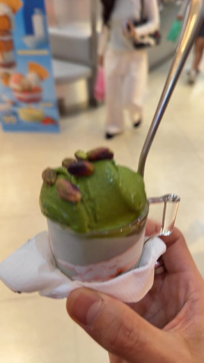 tmk_danik's tweet photo. ถ้าอาโปเปิดร้่านไอติม ไม่มีใครได้กินนอกจากอาโป เพราะ ชิมหมดก่อนขาย 55555555 https://t.co/BuUBCvzMbC
