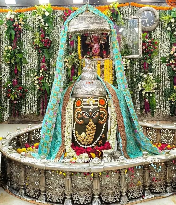 ROOPCHAUDHARY's tweet photo. ॐ श्री महाकालेश्वराय नमः,दिनांक 24 सितम्बर 2026 को ज्योतिर्लिंग भगवान श्री महाकालेश्वर जी का संध्या काल आरती श्रृंगार दर्शन,💐💐🕉️ नमः शिवाय 💐💐भगवान महाकाल जी के चरणों में कोटि कोटि नमन वंदन है 💐💐शुभ संध्या जी 💐💐🙏🙏 https://t.co/3pPIPe1TM2