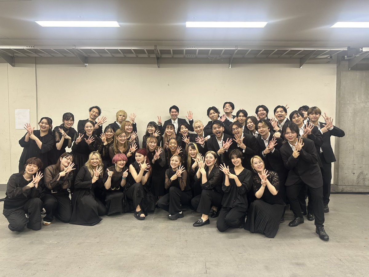 lyico_Riiko's tweet photo. @NM_NANAPARTY さん
2026.9.22-23
#LIVE_GRACE_4 2Daysに
コーラス隊として出演させていただきました✨

奈々さんの素晴らしすぎる歌声、
チェリーボーイズの皆様、
そしてフルオーケストラの皆様と
総勢約120名の大所帯！✨

パワフルでかっこいい楽曲を
皆様と一緒に奏でることができて、
とてもとても光栄で、幸せな2日間でした❤️

そして、会場いーーーーっぱいを埋め尽くす
ペンライトの景色にも感動…🥹✨

関係者・スタッフの皆様、
そしてご来場くださった皆様、
本当にありがとうございました🌻

ｼｬｰｰｰｰｰｰｰｰｰｯｽ‼︎‼︎‼︎‼︎