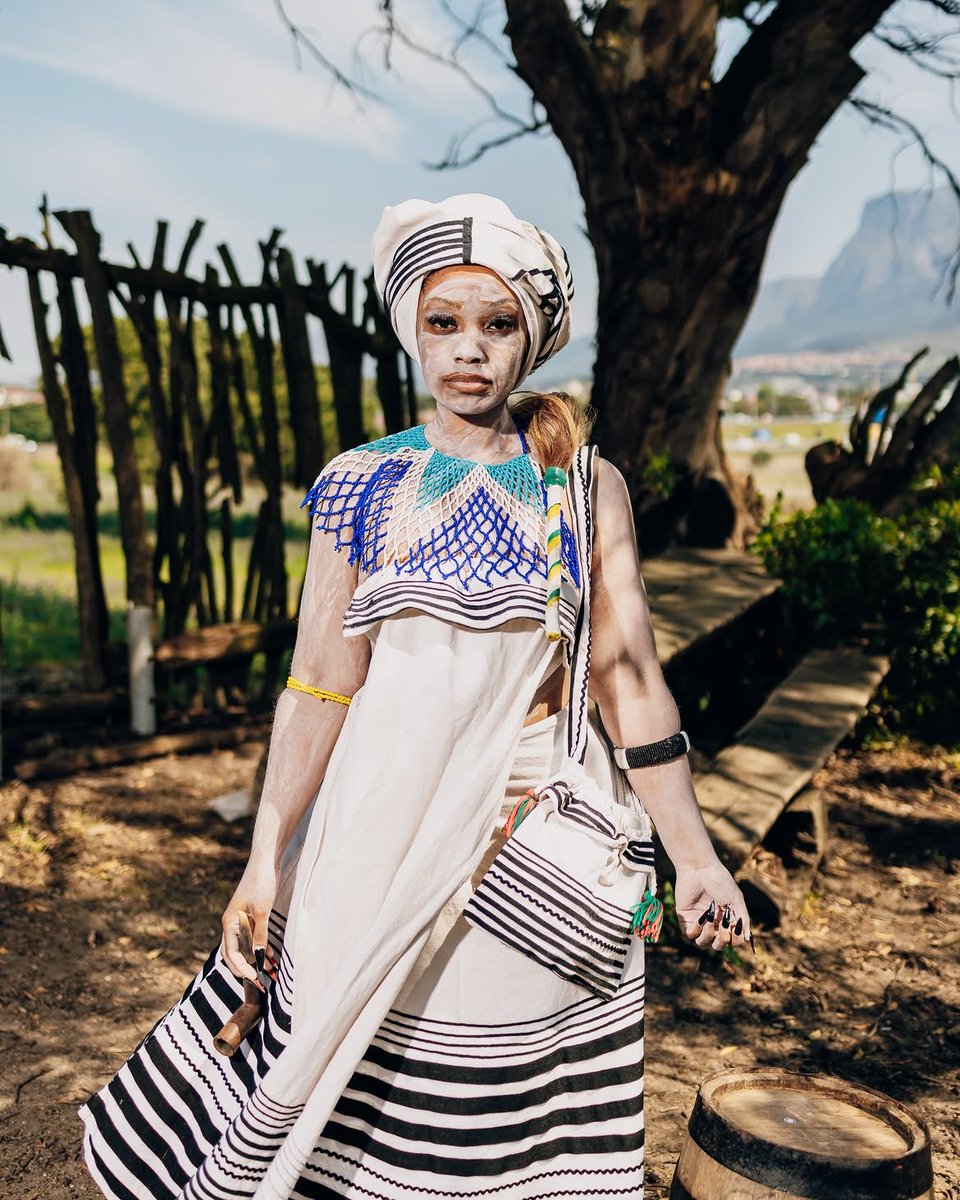 irene_tlou's tweet photo. Vuyokazi Nciweni stuns in a beautiful Xhosa attire in celebration of heritage day 🇿🇦🛖 https://t.co/WWce0Kunx9