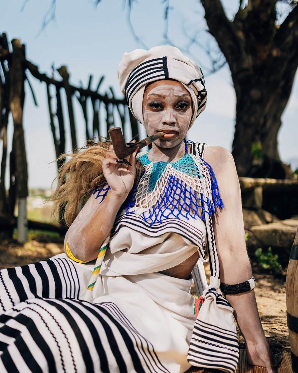 irene_tlou's tweet photo. Vuyokazi Nciweni stuns in a beautiful Xhosa attire in celebration of heritage day 🇿🇦🛖 https://t.co/WWce0Kunx9