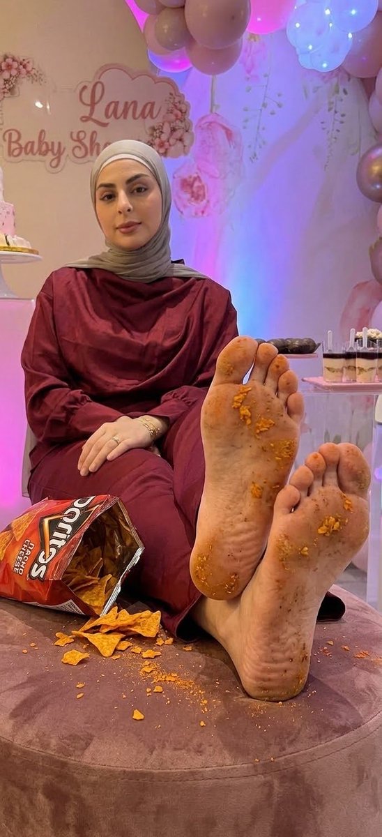 Sanahfm4h's tweet photo. Goddess Rana is being generous and wants to feed you Doritos 😏

Would you deny such privilege?😈

Findom paypig femdom https://t.co/lBKVdj7BlR