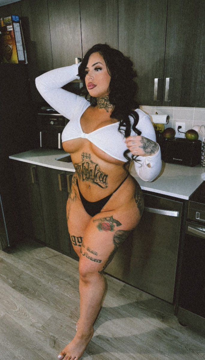 normajean709's tweet photo. Who wants me to come back on here? I been missing my slutty antics🫣 https://t.co/YQegKvCrE0