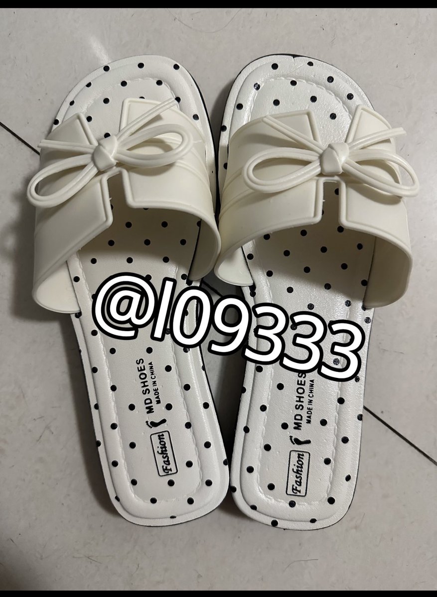l09333's tweet photo. 老姐新买的拖鞋没忍住拿到厕所打了一发希望她不会发现是湿的#恋足 https://t.co/y0nJFsl6MJ
