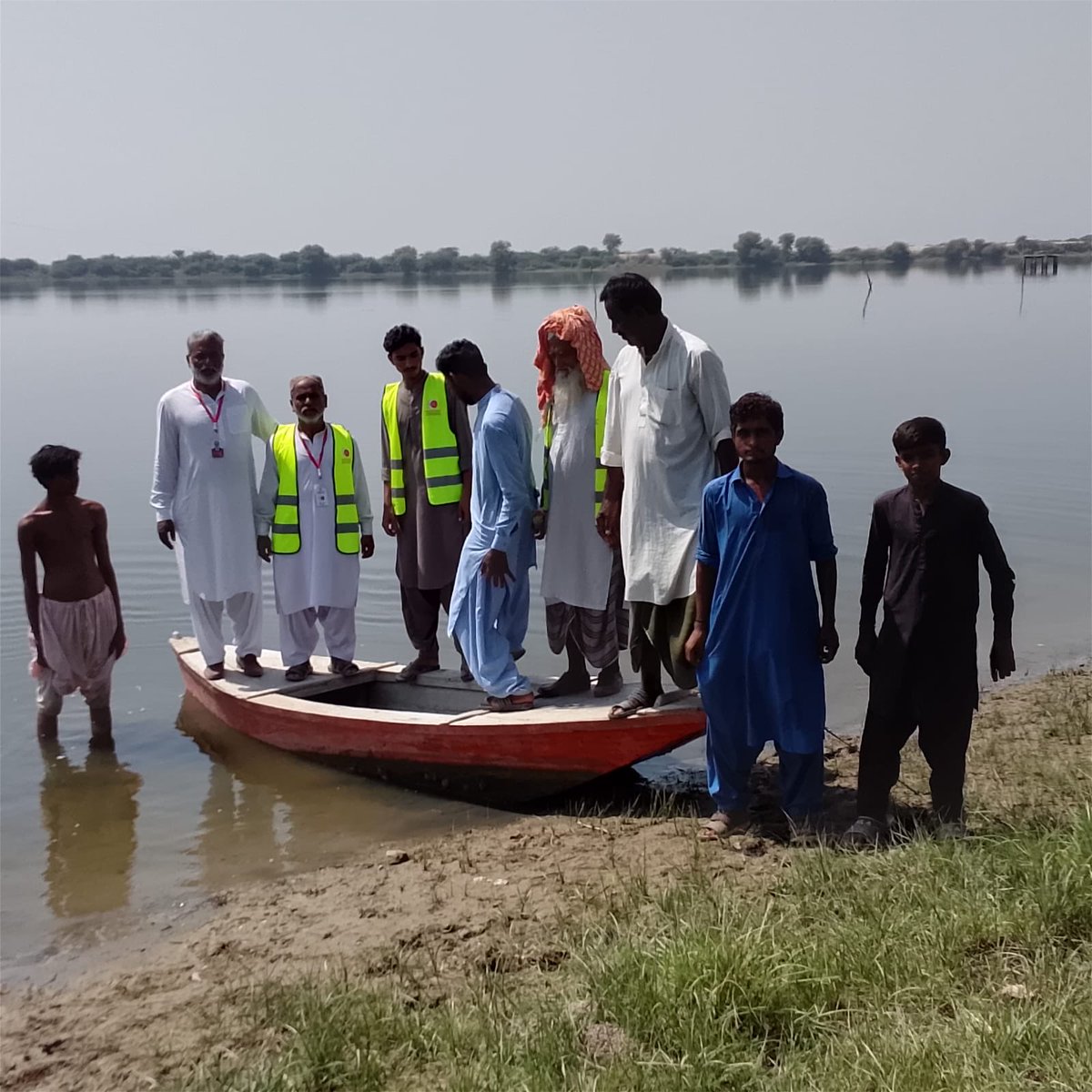 PMISWA1979's tweet photo. When floodwaters isolate villages, mobility means survival. ❤️

Our team reached an affected community in Interior Sindh, providing a boat to help families move safely, access essentials, and stay connected.

Being cut off should never mean being forgotten. https://t.co/LyLkttfses