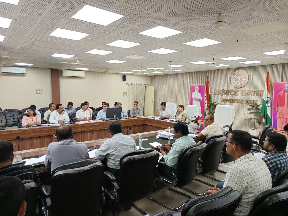 AmbedkarnagarDM's tweet photo. DLCC एवं DLRC की संयुक्त बैठक में वार्षिक ऋण योजना, CM Yuva, ODOP, MYSY, PM SVANidhi व KCC की प्रगति की समीक्षा की। बैंकों को CD Ratio में और सुधार लाने व लक्ष्यों की शत-प्रतिशत पूर्ति के निर्देश दिए। @UPGovt @InfoDeptUP https://t.co/mJB6IxrgOF