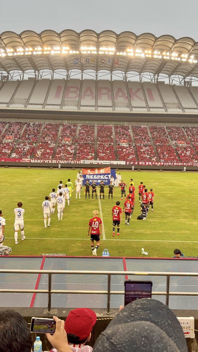 0496th's tweet photo. 一度は行きたかった鹿島スタジアム。
去年のj1優勝チームの球際の強さスピードパスの正確性さすがでした。評判通りのスタグルの美味しさも💯強いて言えば最高の状態の芝のコンディションで見たかったな
#天皇杯 #vfk #ヴァンフォーレ甲府
#鹿島アントラーズ #antlers 
#日常垢 #日常垢さんと繋がりたい https://t.co/WwKl0T8Wsa